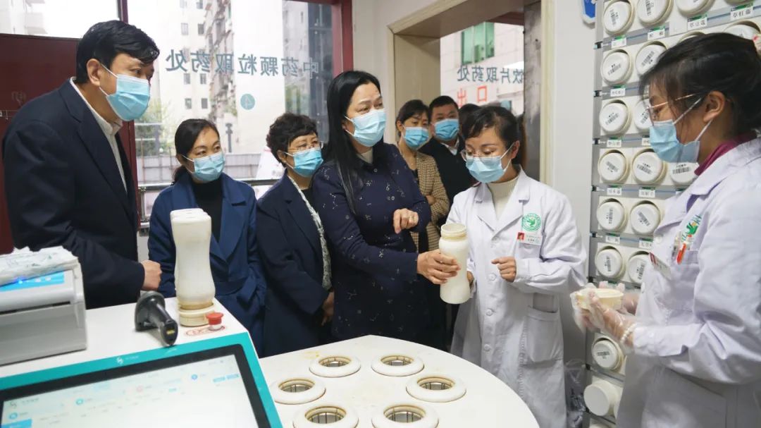 市人大常委会到我院开展《中华人民共和国中医药法》 《四川省中医药条例》执法检查