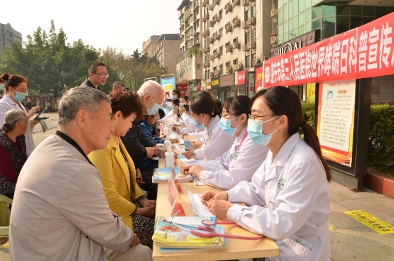 揭开哮喘的误区，市三医院呼吸与危重症医学科开展“世界哮喘日”义诊活动