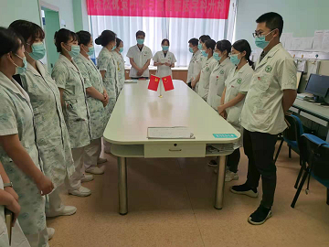 院领导到呼吸与危重症医学科参加晨交班