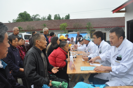 精准卫生扶贫 送医下乡走进复桥保定村