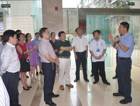 2015年市州卫生计生委主任暑期培训班学员来我院考察医改工作