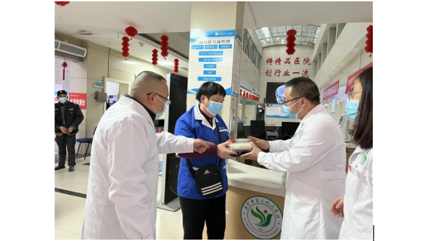 中共遂宁市第三人民医院行政第二支部委员会党日活动信息 ——除夕夜送温暖行动