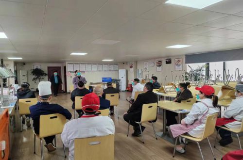 加强院感培训，筑牢疫情防控防线！