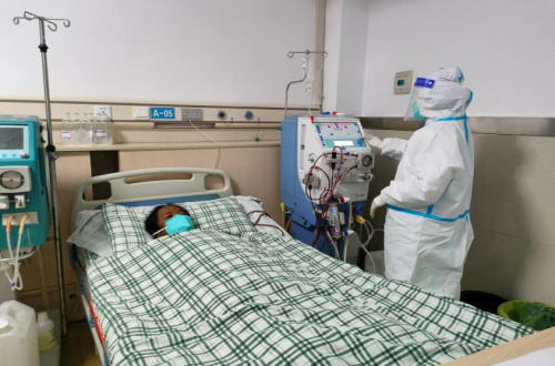 守护生命线，用微光点亮希望  ——记疫情下的血透室