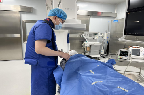 我院成功开展首例支气管动脉化疗栓塞术