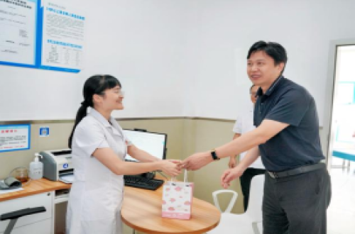 遂宁市第三人民医院开展“送清凉、送健康、促安全”慰问活动 